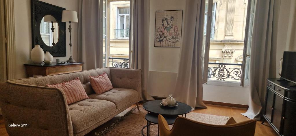 Escale citadine au centre d'Avignon, climatisation, appartement de charme, spacieux et lumineux