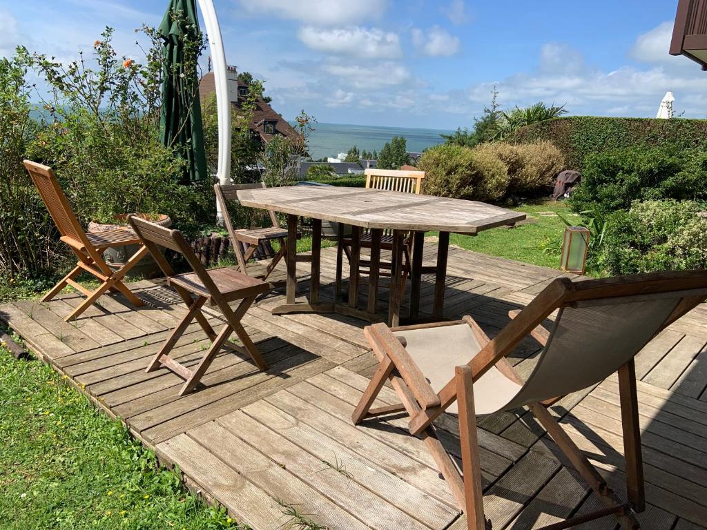 Grand rez de jardin-terrasse avec vue sur la mer - 2 chambres
