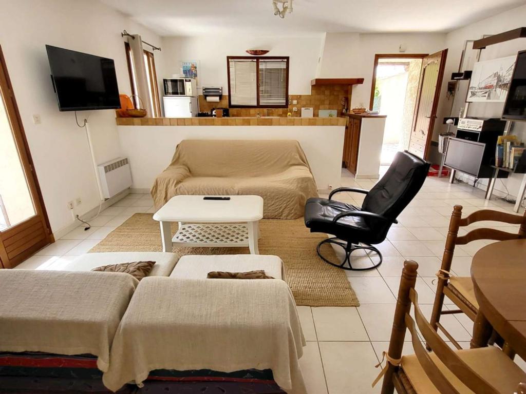 Villa T4 climatisée, rez-de-jardin, parking privé, proche plage et commerces - FR-1-316-182