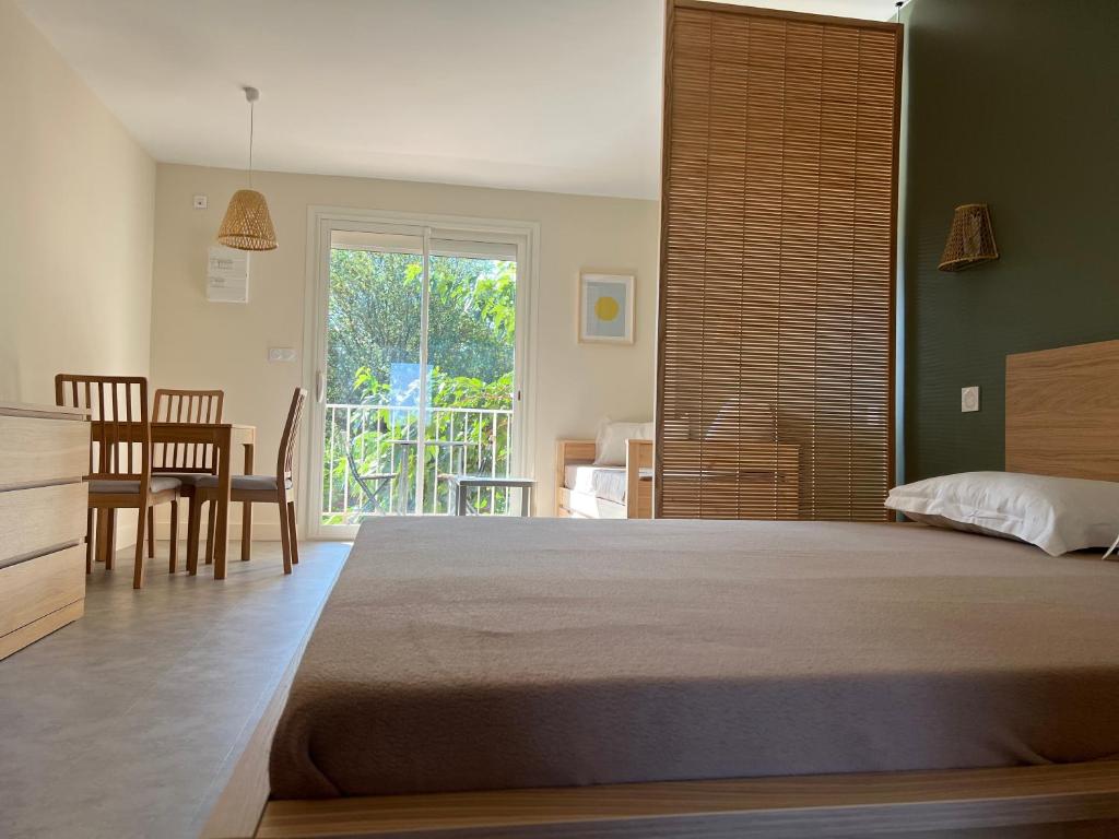 "LE MARINA" Maison & Appartements proche de la mer avec piscine