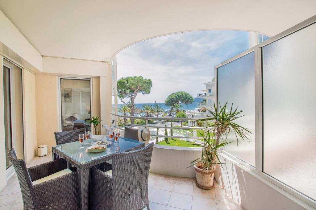 Sunlight Properties - "Kahlua" - Cannes - Sea front