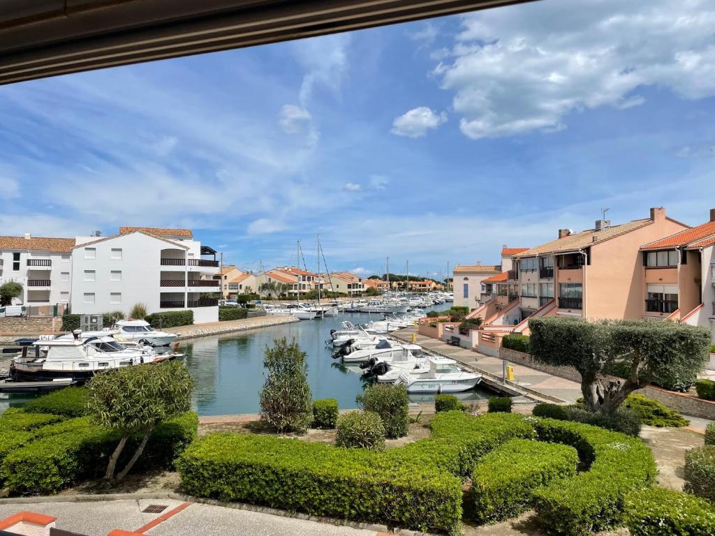 Hispaniola, avec vue sur la marina et parking privé