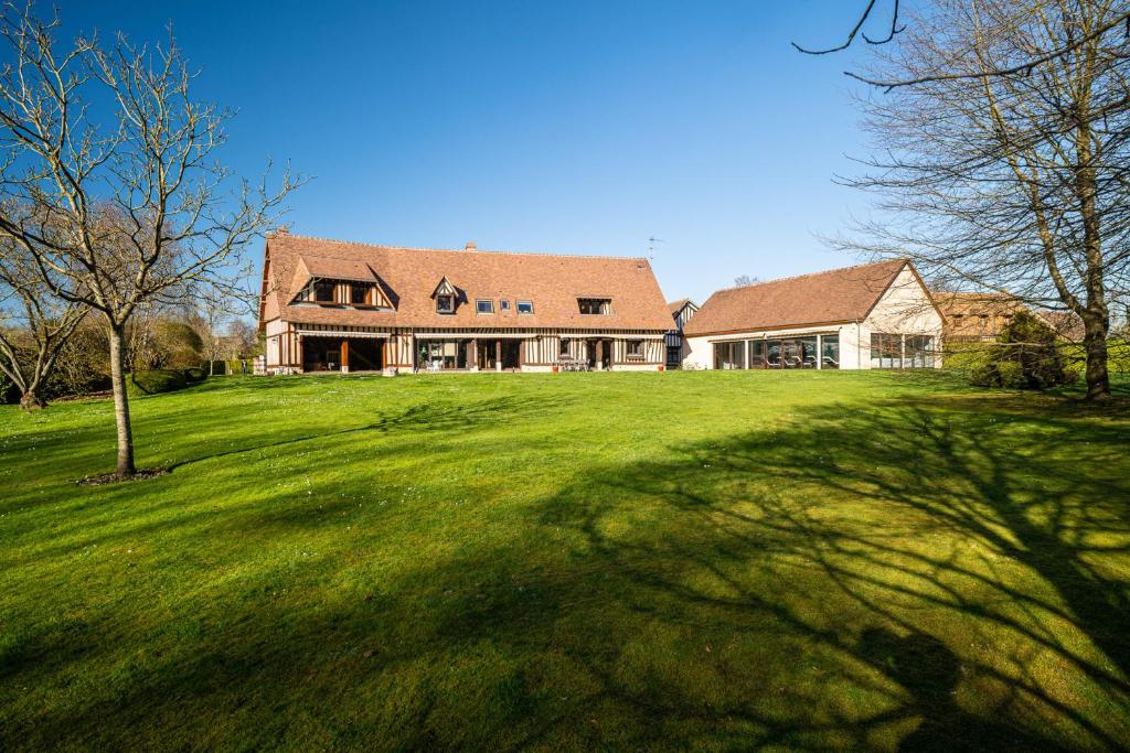 Large charming Norman house with pool