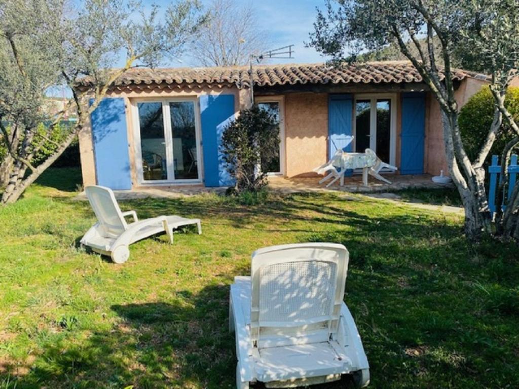 Location, piscine, chiens acceptés, jardin clôturé, parking, var, provence , wifi