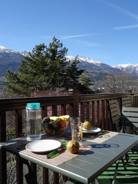 EMBRUN Superbe appartement classé 3 étoiles tout équipé avec vue sur montagnes
