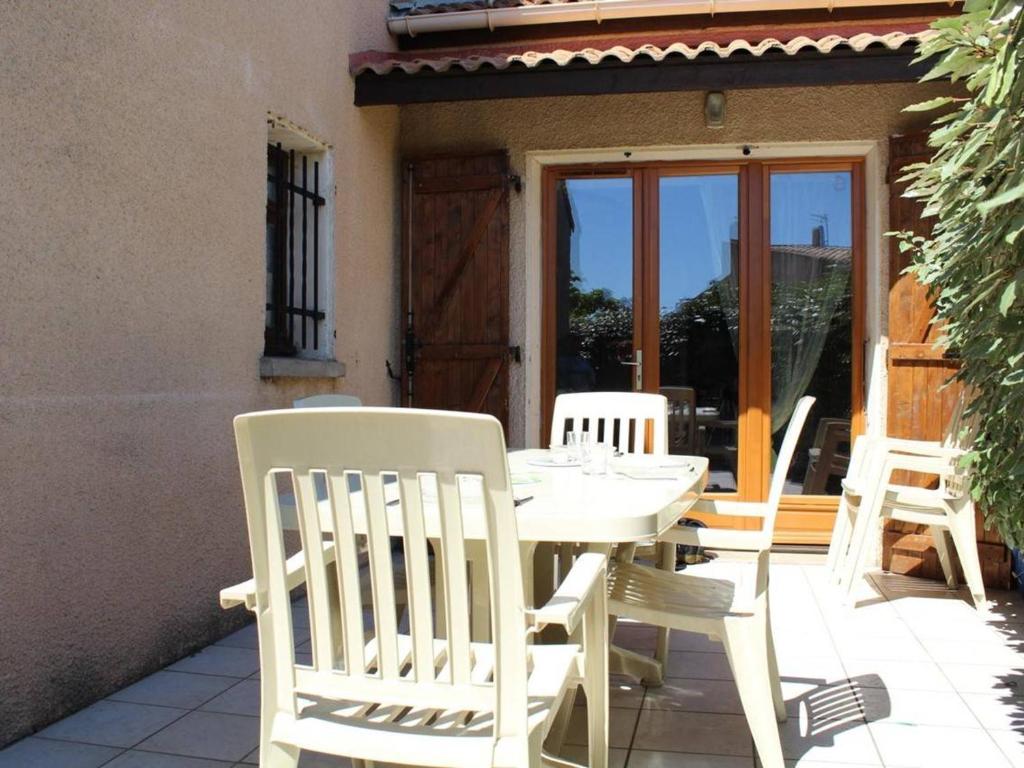 Maison T3 à 400m de la plage avec terrasse et parking privé, Port-la-Nouvelle - FR-1-229C-92
