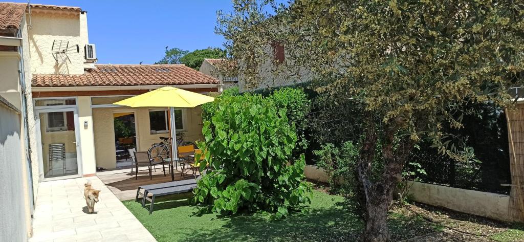 Maisonnette calme avec jardinet
