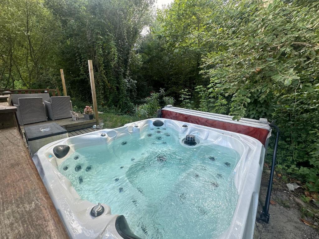 Mobilehome avec jacuzzi et piscine