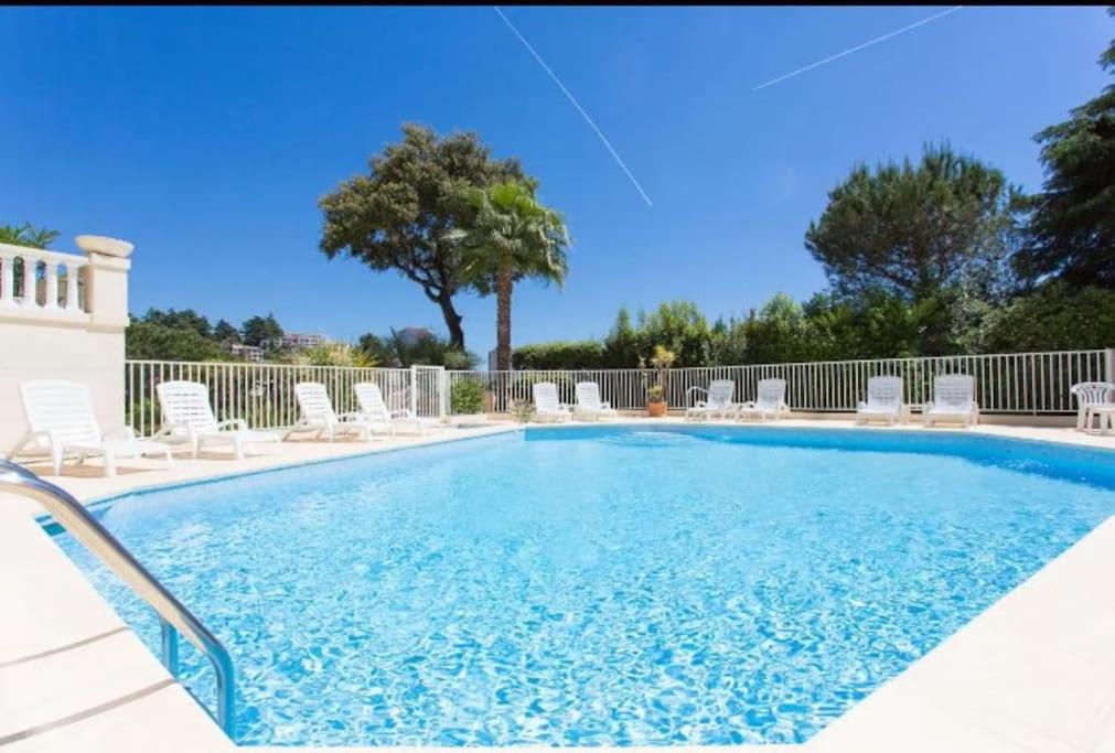Résidence de luxe Sun Paradis, Studio terrasse, vue Mer Piscine