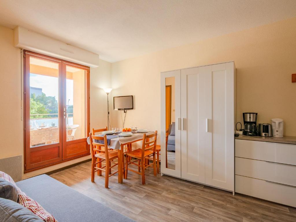 Apartment Les Pins Ensoleilles-7 by Interhome