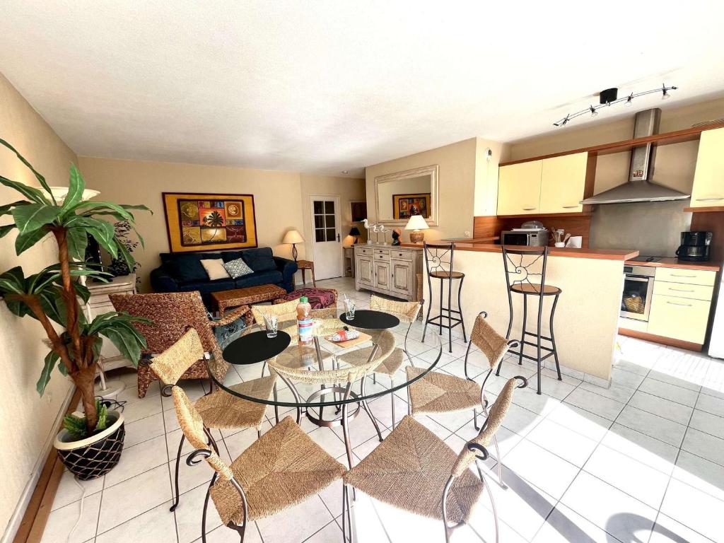 Appartement Confort 4 Pers, Proche Plage et Centre, Parking Inclus - Saint Raphaël - FR-1-226A-46