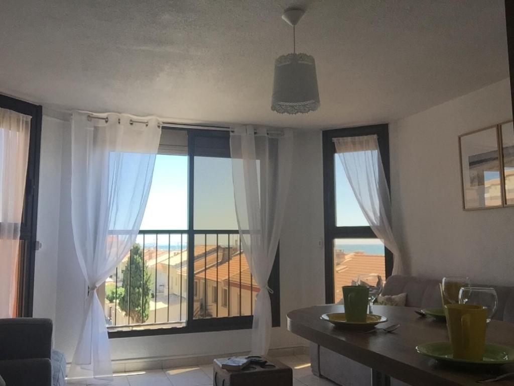 Studio cabine Toi et Moi à 30 m de la plage de Valras centre