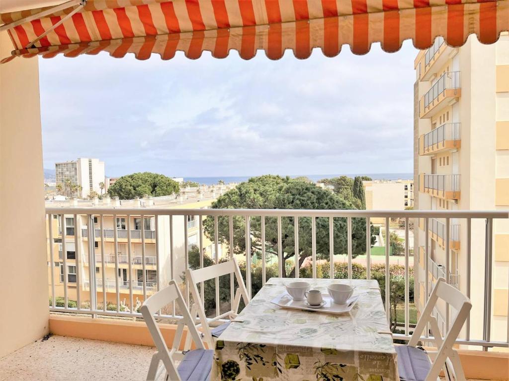 Studio cabine, piscine, tennis, parking, proche plage et commerces - FR-1-251-481