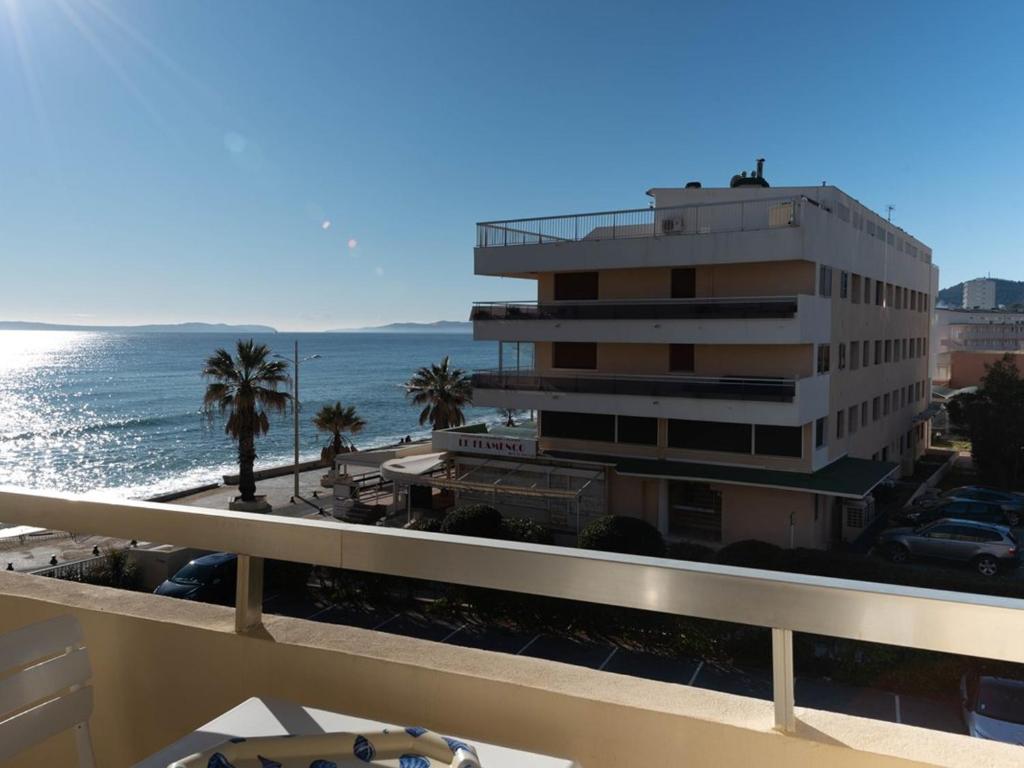 Studio 4 personnes, face plage, parking, climatisation - Le Lavandou - FR-1-803-22