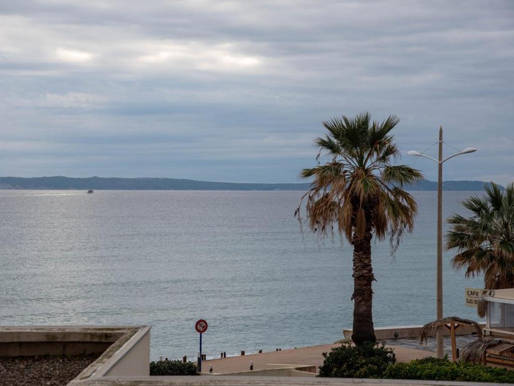 Studio cabine 4 personnes, face à la plage, climatisé, parking - FR-1-803-31