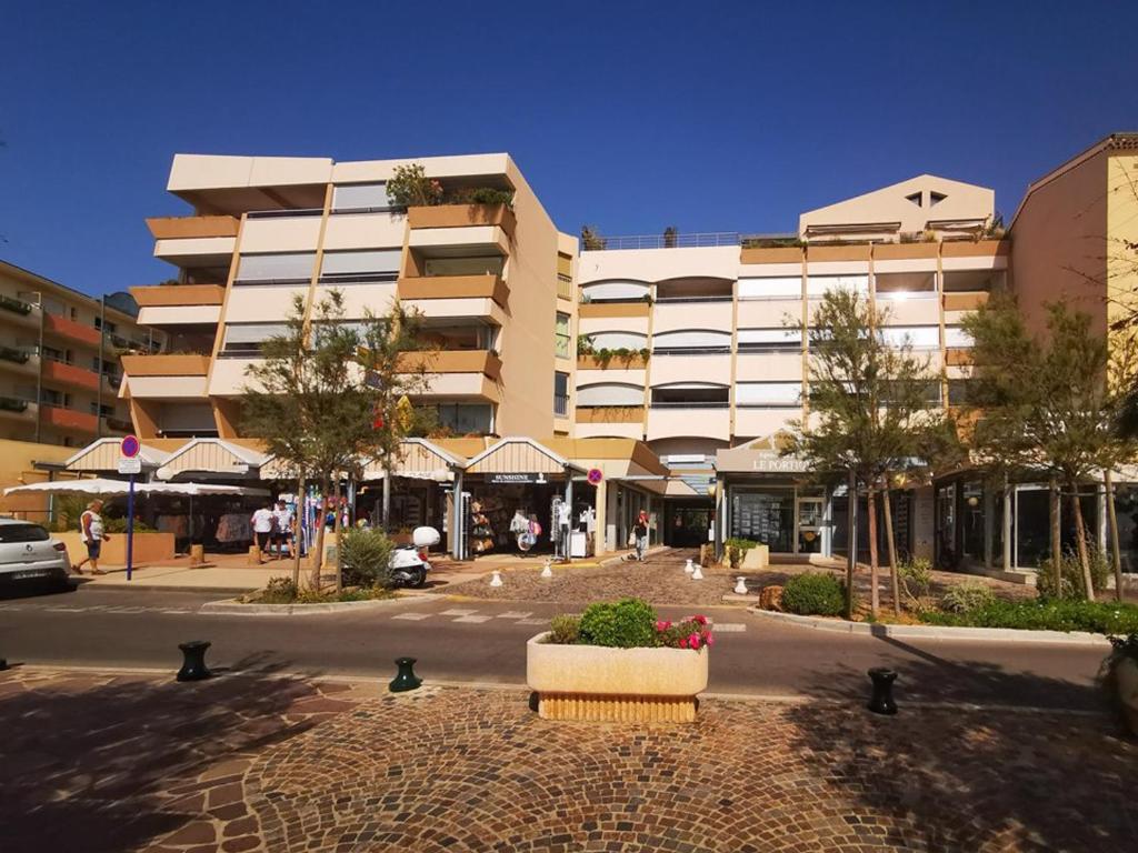 Studio + cabine 4 pers avec parking et wifi au Lavandou - FR-1-803-49