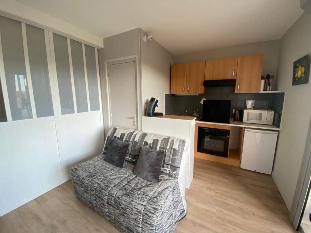 Studio 4 pers, plage à 450 m, parking privé, ascenseur - FR-1-81-557
