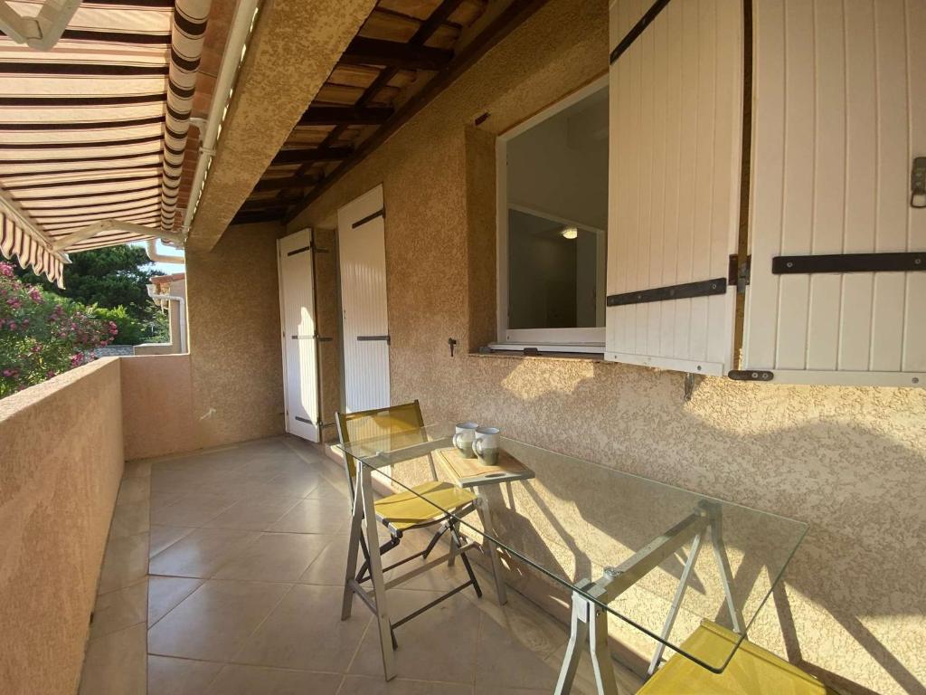 Appartement rénové avec 2 terrasses, proche plage, à Sainte-Maxime - Jusqu'à 4 personnes - FR-1-226-493