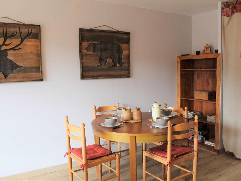 Studio Montagne 30m² avec Balcon Sud, 4 Couchages à 100m des Pistes et 10m des Commerces - FR-1-330B-199