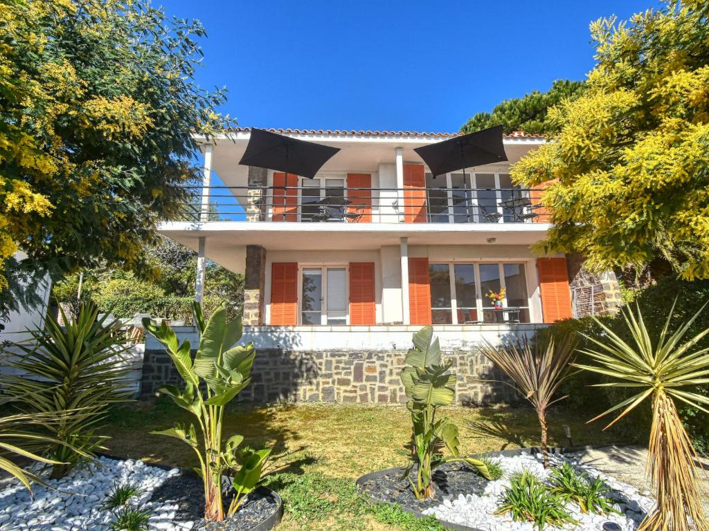 Apartment Chenou - LIS251 by Interhome