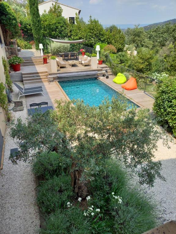 Rez de Jardin d'une Bastide VILLA LA GARDI avec Piscine privée