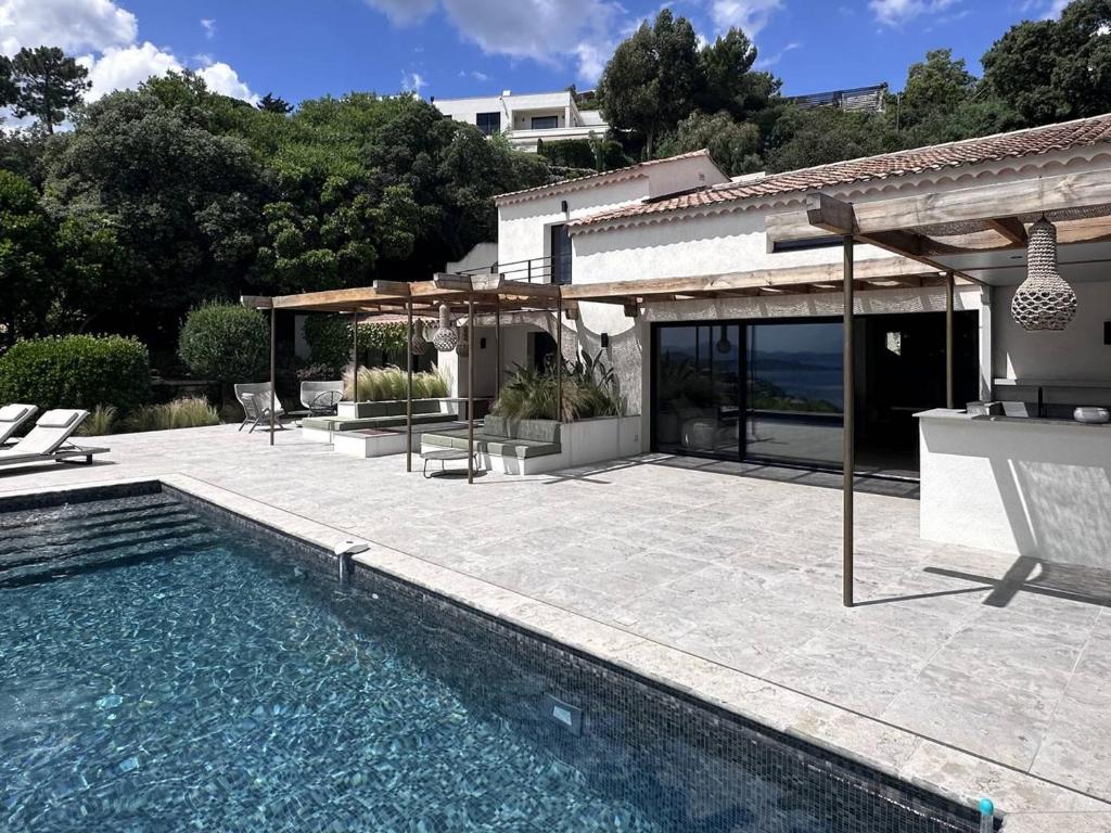 Villa de maître avec piscine privée pour 14 personnes, climatisation et animaux admis - FR-1-768-62