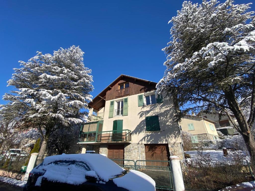 Villa Meyronnes 3 chambres vue degagée montagnes