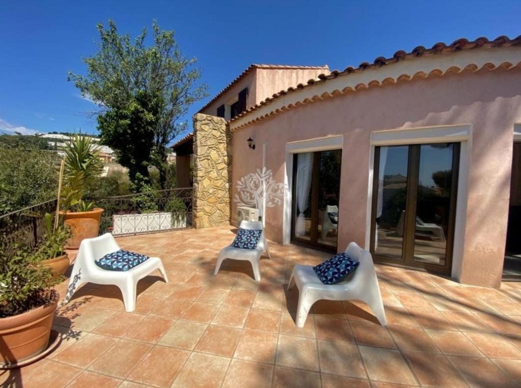 VILLA BANDOL PROCHE du PORT et DES PLAGES
